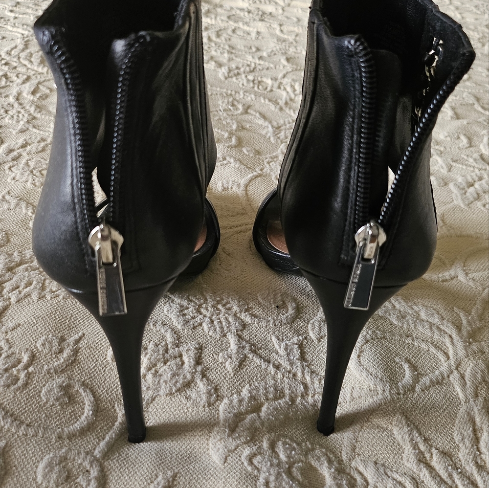 Vince Camuto, beautiful , size 7.5